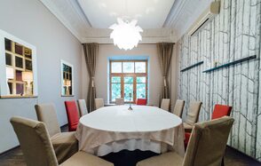 кафе "Я Дома" Зал с овальным столом