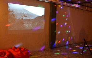 Дизайнерский лофт с кухней