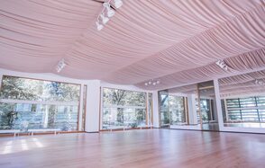 Лофт с панорамными окнами в центре Москвы