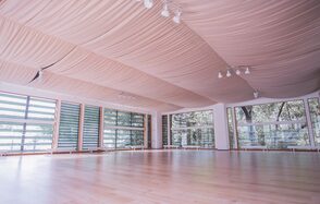 Лофт с панорамными окнами в центре Москвы