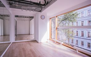 Лофт с панорамными окнами в центре Москвы