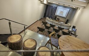 Лофт с большим экраном