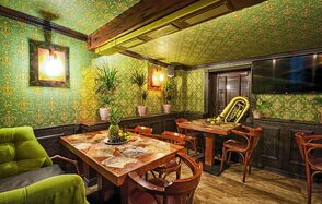 Tesla Lounge Двухэтажный бар под закрытие