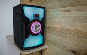 Gold&Dance Лофт с лампами на стене для тренингов