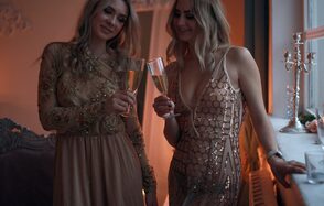 Белый лофт с большим окном