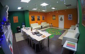 Уютный зал для творческих встреч и вечеринок