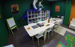 Уютный зал для творческих встреч и вечеринок