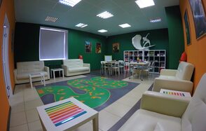 Уютный зал для творческих встреч и вечеринок