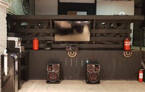 Белый лофт для шумных вечеринок