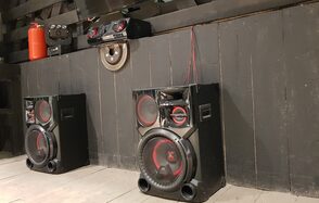 Белый лофт для шумных вечеринок