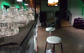 Бар с лаунж-зоной под закрытие