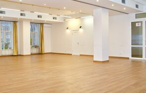 Светлый универсальный зал-трансформер