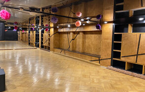 Стильный зал для занятий и праздничных мероприятий