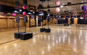 Стильный зал для занятий и праздничных мероприятий