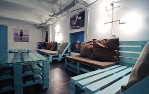 Questmakers Большой зал в дизайнерском двухуровневом лофте