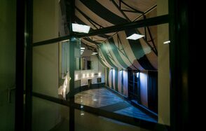 Deworkacy Красный Октябрь Зал-лофт с большим экраном