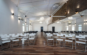 Gold&Dance Светлый зал на мансардном этаже