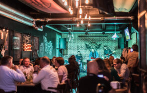 Необычное пространство в байкерской тематике