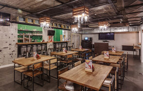 Стилизованный лофт-бар для праздников