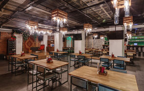 Стилизованный лофт-бар для праздников