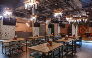 Стилизованный лофт-бар для праздников