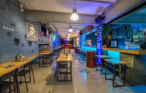 Бар в стиле лофт под закрытие