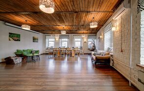 Светлый лофт с качелями