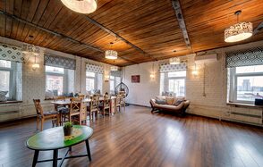 Светлый лофт с качелями