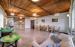 Светлый лофт с качелями