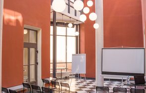 Station L1. Конференц-зал с прозрачной крышей