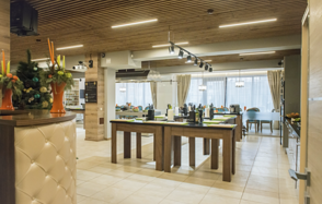 Светлый лофт с оборудованной кухней