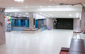 ПримА'рт Светлый зал со сценой на юге СПБ