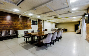 Банкетный зал в стиле лофт для вечеринок и торжеств