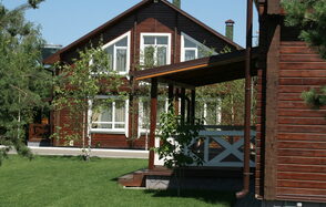 Клубный деревянный дом