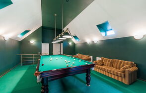 Двухэтажный дом для корпоративов и вечеринок