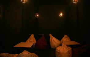 DZHI lounge. Стильный черный лофт