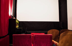 Utopist. Камерный лофт-кинотеатр с большим экраном