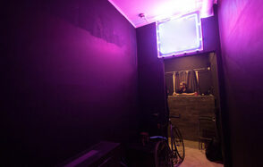 Кальянная-бар с игровой приставкой и караоке