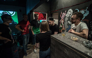 Кальянная-бар с игровой приставкой и караоке