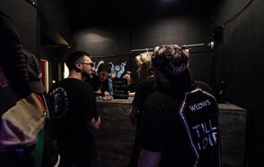 Кальянная-бар с игровой приставкой и караоке