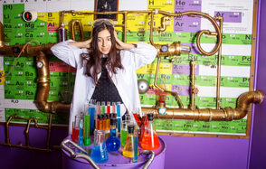 Бар под закрытие с неоновой подсветкой