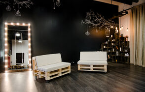 Лофт с качелями в эко стиле