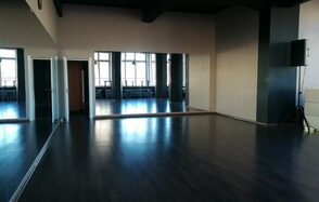 DF Club Зеркальный зал с барной стойкой