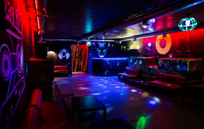 Grenade. Дизайнерский лофт с лаунж-зоной