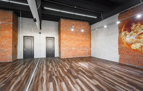 Gold&Dance Зал в стиле лофт с панорамным окном