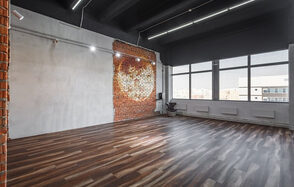 Gold&Dance Зал в стиле лофт с панорамным окном