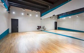 Gold&Dance Светлый лофт в офисном здании