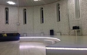 Белый кирпичный лофт