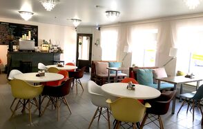 Уютная кофейня в стиле лофт