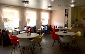 Уютная кофейня в стиле лофт